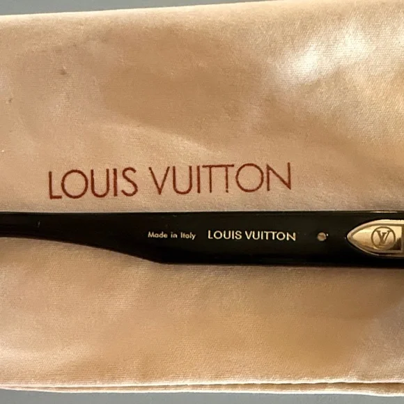 Louis Vuitton Elegant Black Sunglasses - Picture 4 of 4